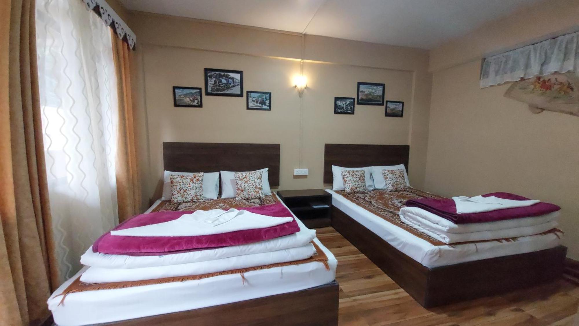 Indivar Homestay ダージリン エクステリア 写真