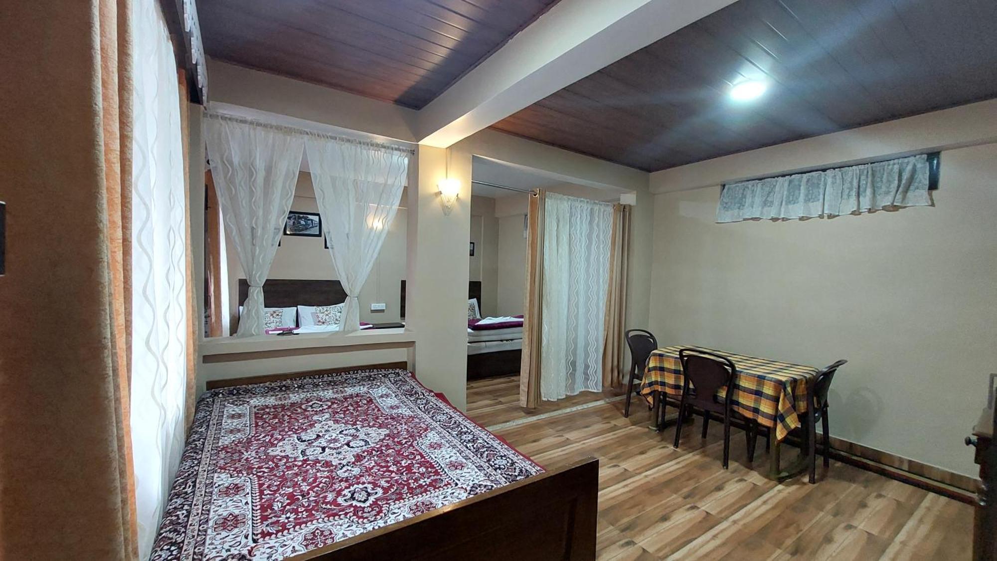 Indivar Homestay ダージリン エクステリア 写真